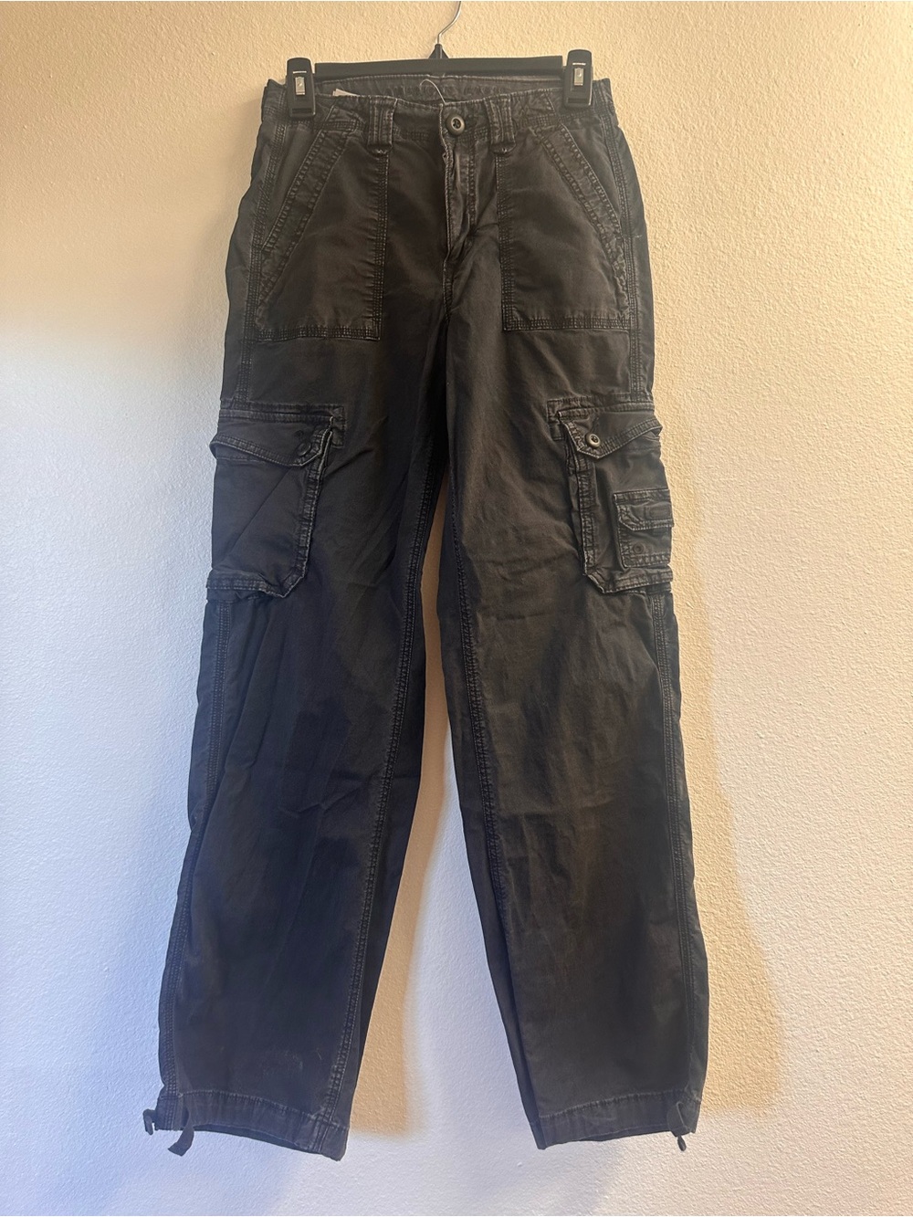 American Eagle Outfitters Black Cargo Pants - Utility Pocket Style